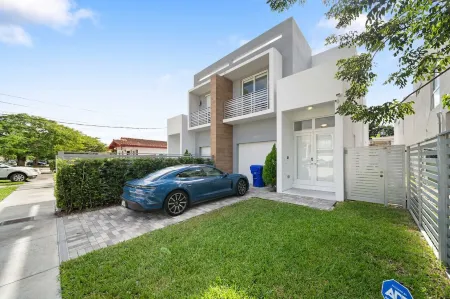 Blissful Coral Villa EcoPool4b-4b Отели рядом с достопримечательностью «Парк штата Барнакл Хисторик»