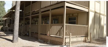 Relax and Golf, Play Tennis, Swim, Ski and make memories! Отели рядом с достопримечательностью «Moon Mountain»