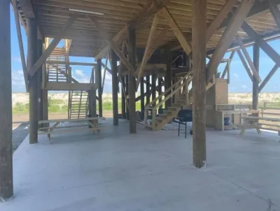 Boudreaux's Beach House Отели рядом с достопримечательностью «Island House RV Park»