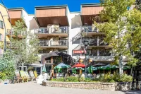 1 min. walk to slopes!Mountain view! Steps to ski lift/gondola, shops & dining!