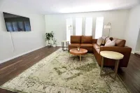 Ellis' Hideaway! Cozy 2-bedroom pool home with WiFi, AC in enjoyable Cape Coral