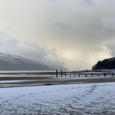 Sandy Beach Retreat Sunrise Studio- Steps from Sandy Beach & Treadwell Trail!