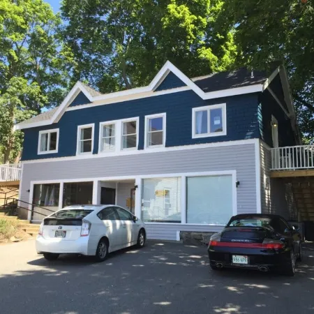 Modern Condo in Historic Marblehead, Walk everywhere, Parking, A/C, Deck & Grill