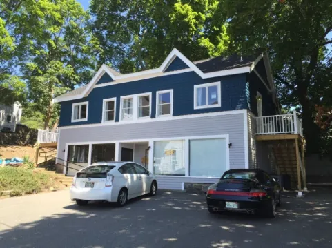 Modern Condo in Historic Marblehead, Walk everywhere, Parking, A/C, Deck & Grill