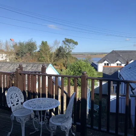 Appledore - Stables - A couples delight! One bed cottage with parking and wifi!