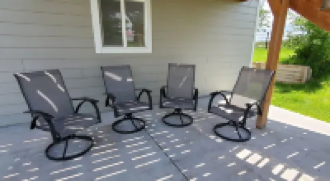 Historic ranch house has beautiful mountain and valley views. Weekly discounts.