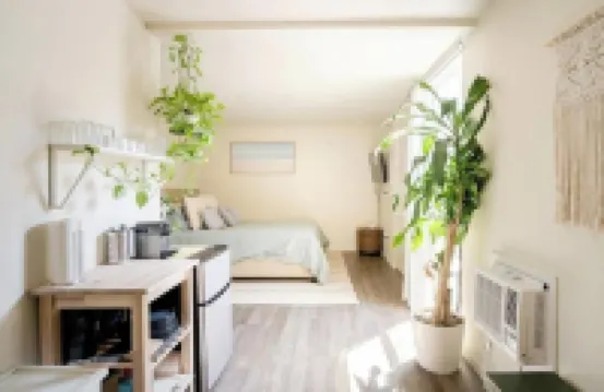 Convenient Studio w/ Queen bed - Prime Location in Little Italy!