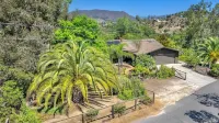 Newly remodeled midcentury modern house close to many attractions