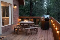 Yosemite Retreat: Pet-Friendly Hilltop Cabin in Tranquil Surroundings