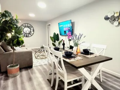 M3-Detached house 2 bedroom 1 bathroom close Old Town Monrovia kingsize-bed!