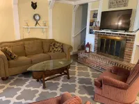 Tranquility Cove-Cozy 4 BDR cottage in serene Union Hall with AC, WiFi, New Mgmt Các khách sạn ở Franklin County