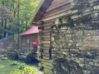 Tripps Cabin- Quaint cabin a mile from downtown Highlands!