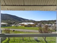 Cute and quaint country cottage in the heart of Omeo Victoria. Hotels in Omeo