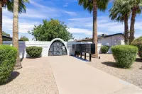 Gated & Quiet Complex, 2 Bdrm/1 Bath Arcadia-Lite Condo, sleeps 4, Community Poo Hotels in 