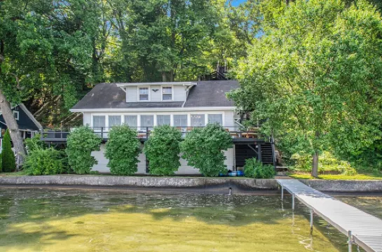 Amazing Lake House - beautiful clear lake - 2 hours from Chicago!