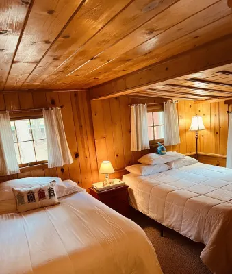 Cozy Lake front getaway -ONLY 7 min from Pictured Rocks National Lakeshore.