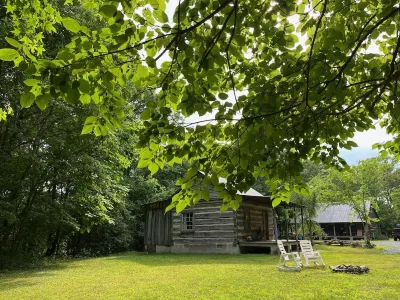 Historic Log Cabin on a homestead!-Pet Friendly!