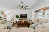 Heated Pool-Oversized Master - Close to Beach - Centrally Located 4 Bed / 3 Bath