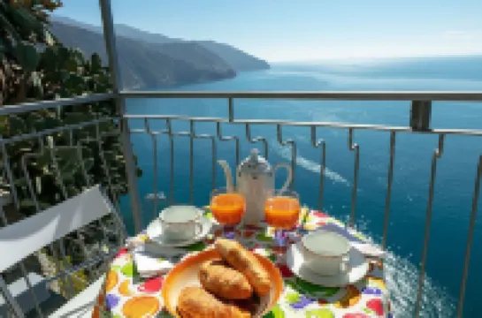 Up to 5 guest house above the Cliff House