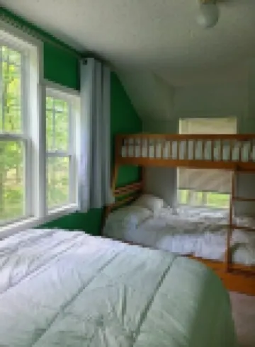 Cheerful 3-brd, 2 full bth cottage with DNR launch lake access on Chippewa Lake