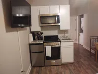 Peaceful Studio for Couples or Business Travel Queen bed, Roku TV, good Wi-Fi.