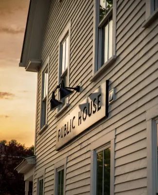 Coveted Public House suite, food trucks & craft beer on site, walk to UNH & town Hotels near Durham Landing