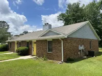 King bed! Near downtown Lawrenceville! Clean. Hotels near St. Lawrence Catholic Church