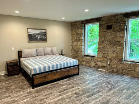 Mansion on the Mississippi River - Hot Tub - Beach - 7 Bedrooms