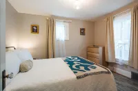 3 BLK walk to funky DT Ferndale • 20 min drive to DT Detroit • Hip Historic Home