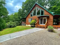 3 Bed 2 Bath~Hot Tub~Fire Pit~Game Room~Popcorn Machine~Hammocks~Mountain Views. Hotel a Cosby