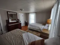 5 Star Style and Review, Historical Sears Catalog home with LOTS of room - Homestays