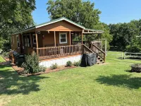 Ben Ranch Cabin # 2 located in a century old Pecan Orchard. 2 Bedroom plus couch Hotels in Osage County