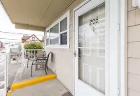 COZY ONE BEDROOM CONDO WITH POOL!  BEACH, RESTAURANTS, BOARDS. NO CLEANING FEE