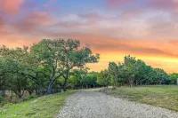 Charming Hill Country Cabin on 6 private acres