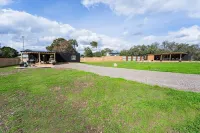 Contained In Gruene! Hot Tub/Outdoor Shower Hotel dekat Guadalupe River