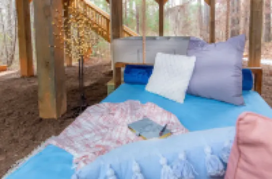 Romantic Escape in the Treetops w/ Outdoor Shower, Hot tub, & Firepit!
