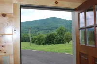 Smoky Mountains Cabin w/ Hot Tub & Cozy Fireplace