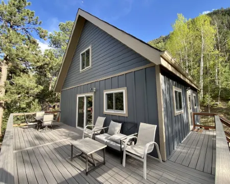 At Catamount trailhead. Secluded. Game Room. Pet Friendly Hotels in Green Mountain Falls