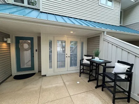 ServingSand @ SeaColony: Carriage House between Tennis and Fitness Center! Отели рядом с достопримечательностью «Bethany Beach»