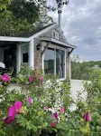 Peaceful Cozy Water Front Cottage. Step back in time and ENJOY