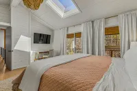 Fully Renovated Modern Home, within 2 miles from downtown Highlands Các khách sạn gần Sunrise Rock by Highlands-Cashiers Land Trust