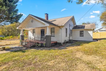 Cozy *Private Home* 2Miles to UT/Neyland Stadium/Boiling Arena ... Отели рядом с достопримечательностью «Regal Riviera»