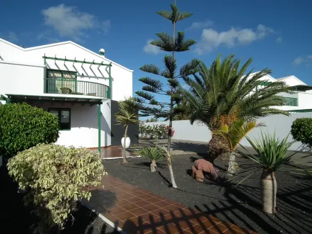 Summer House w/BBQ/Heated Pool/Pool Table/Private Parking/Bed Linen/High Chair Отели рядом с достопримечательностью «Playa Mujeres»