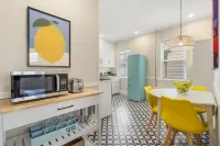 Artful Escape • Minutes to Salem, Beach and Train to Boston • Private Parking