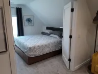 The "ATTIC" at Westchester 1 bed apartment โรงแรมใน