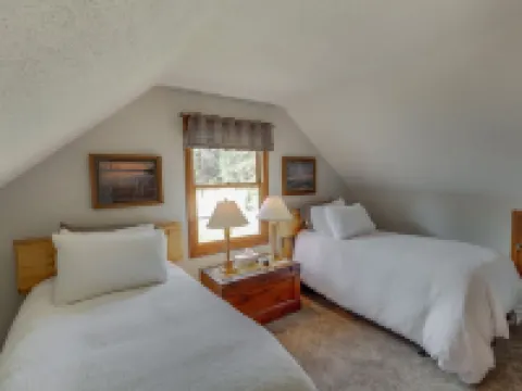 Secluded cabin on Pine River Hotels in Crosslake