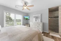 Gorgeous Renovated Table Rock Lakefront Retreat