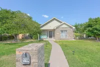 Lakeshore Hideaway - Charming 4BD Heartbeat Away from Lake Nasworthy & Airport