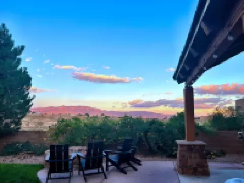 Truly STUNNING~ Minutes to ABQ!VIEWS/Fireplace/Fire-Pit/ Outdoor Mecca-Hot Tub!