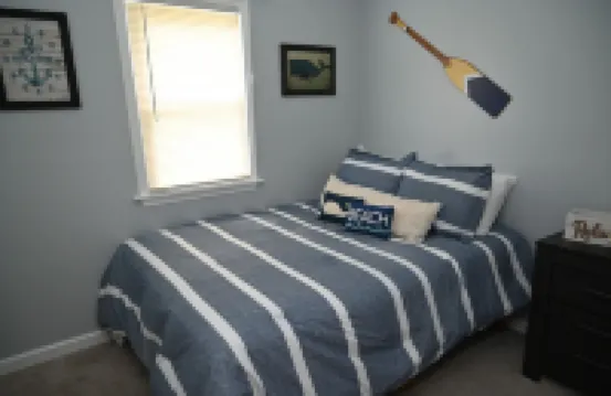 NEW LISTING!!! Beautiful Bayview Cottage a short walk to the beach Hotels in Villas